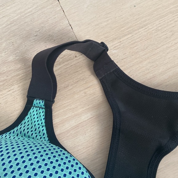 Victoria Sport - Sports Bra - 34DD - Picture 3 of 10